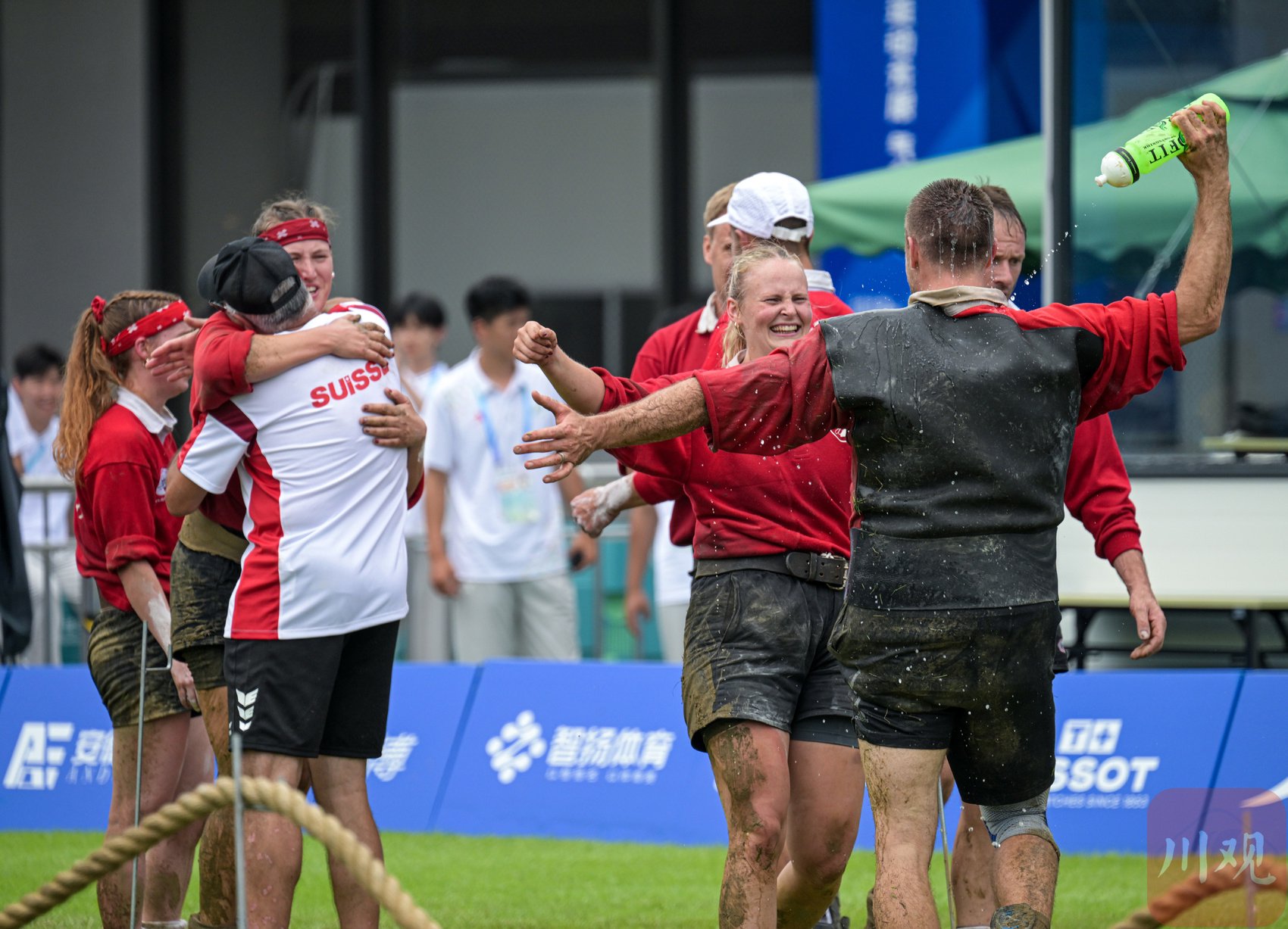 爱游戏在线入口 -赛地聚焦——德国杯赛后热度飙升，浙江队临场应变，引发热议，身体对抗强度拉满 