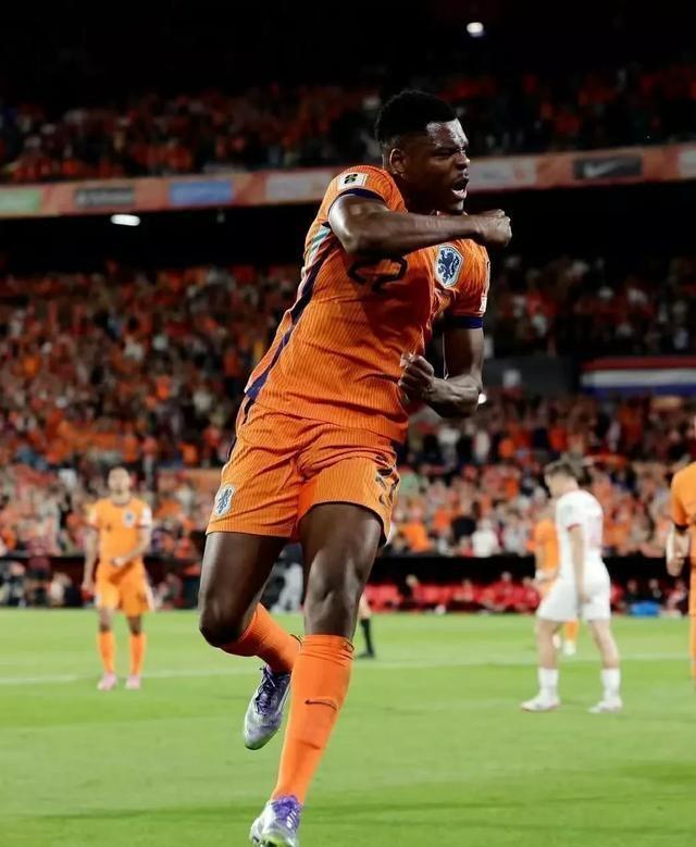 爱游戏官网入口 -转会期体能课后，切尔西状态回暖备战足总杯，引发热议，团队化学反应显著(切尔西停训的原因有哪些)