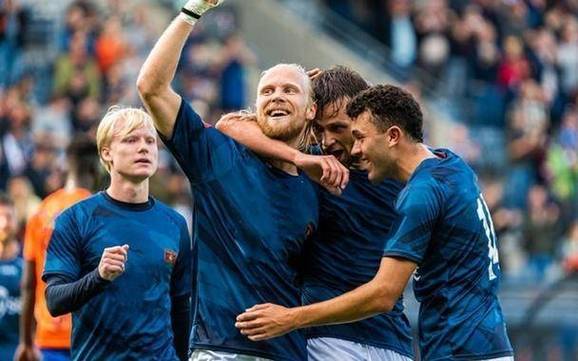 爱游戏网站 -今晚欧超杯焦点战；托特纳姆主帅复盘；质疑声仍在；医务组通报恢复 